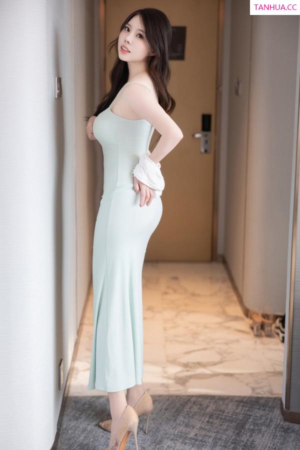 白茹雪  [XiuRen]高清写真图 2024.08.28 No.9080 白茹雪abby 丝袜美腿第8张图片